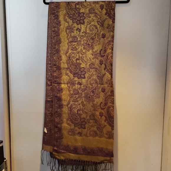 Delicate, reversable patterned scarf - Picture 1 of 3